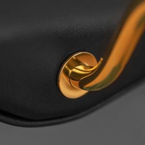 Détail cuir porte montre
