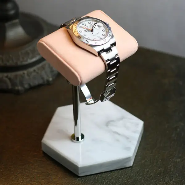 repose montre marbre pour femme